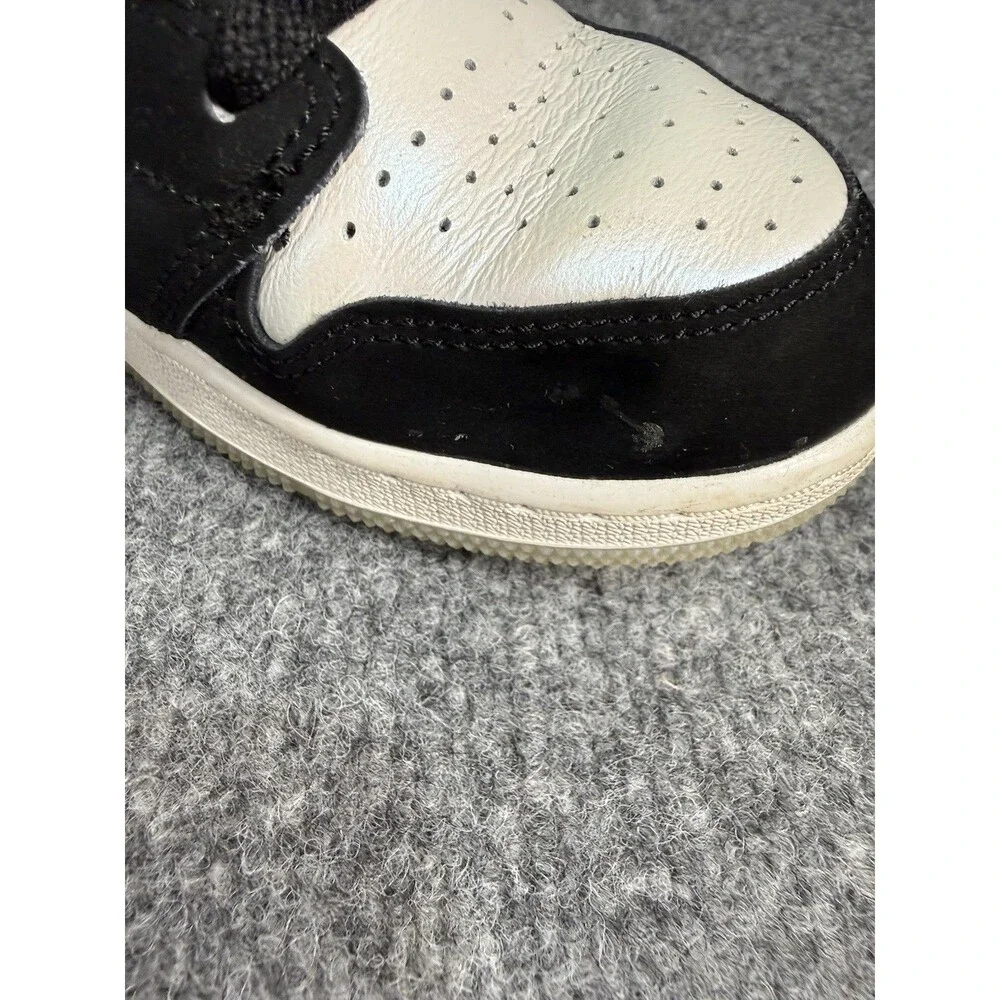 Air Jordan 1 Mid SE GS “Light Smoke Grey Shimmer” – Size 5.5Y / Women’s 7